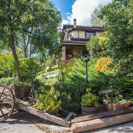 Agriturismo La Locanda Del Parco モラーノ・カーラブロ エクステリア 写真