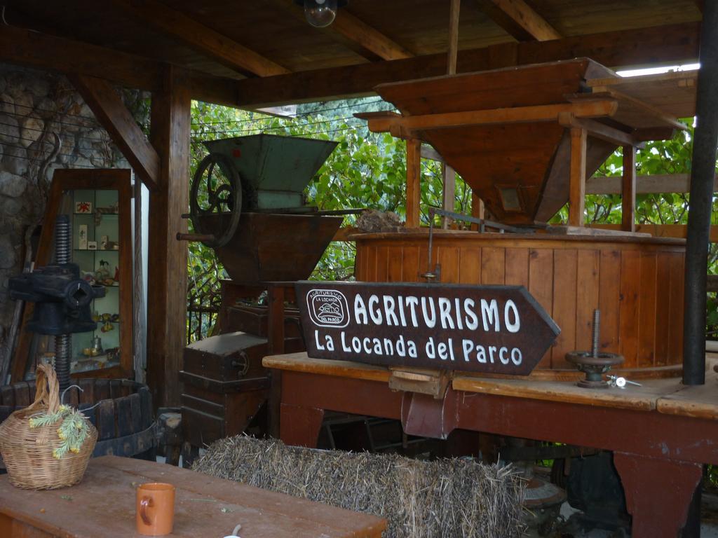 Agriturismo La Locanda Del Parco モラーノ・カーラブロ エクステリア 写真