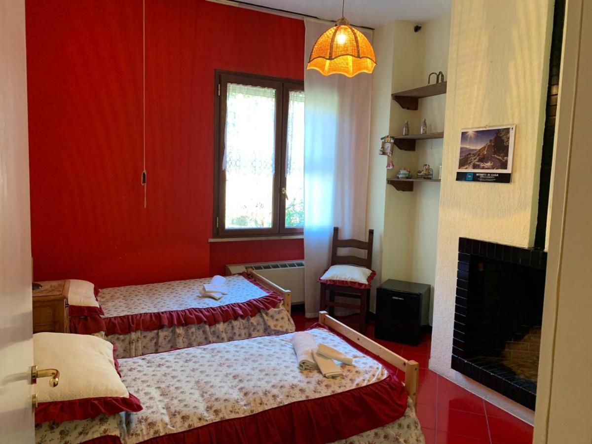Agriturismo La Locanda Del Parco モラーノ・カーラブロ エクステリア 写真